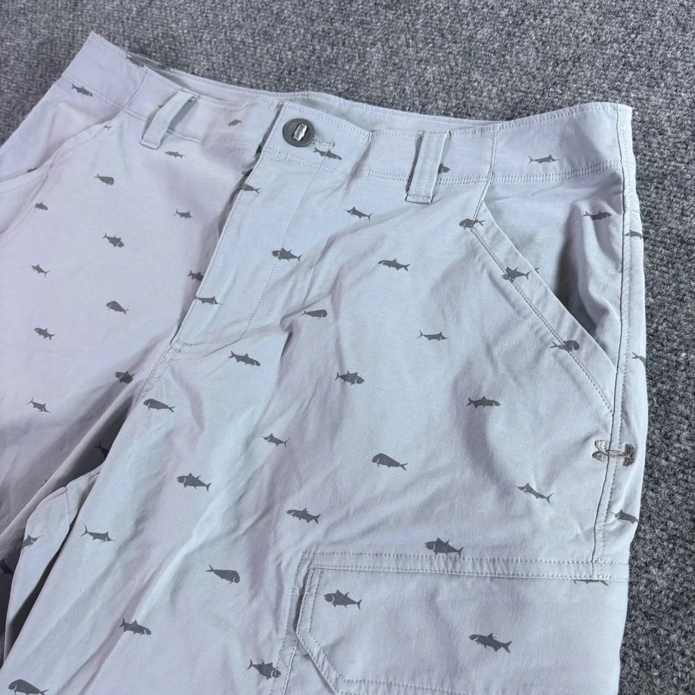 Under Armour Cargo Fishing Shorts Mens 34 Gray Fish Print HeatGear Performance